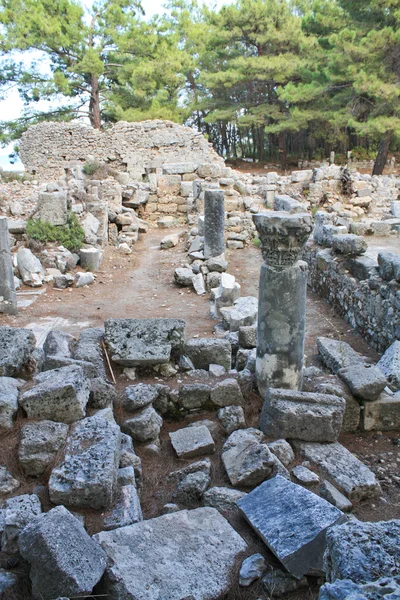 Antieke kolommen in Phaselis town. 7 eeuw v. Chr. Turkije — Stockfoto