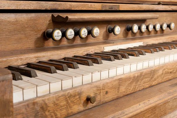 Старый орган — стоковое фото