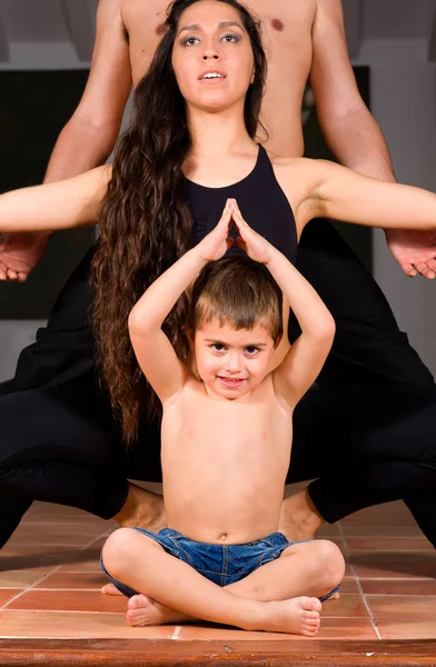 Aile yoga — Stok fotoğraf