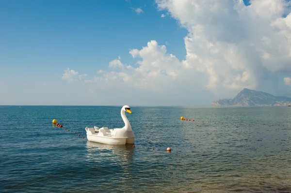 Лебединая лодка — стоковое фото