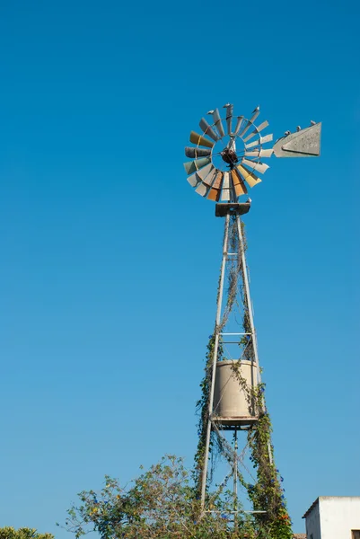 Větrný mlýn čerpadlo — Stock fotografie