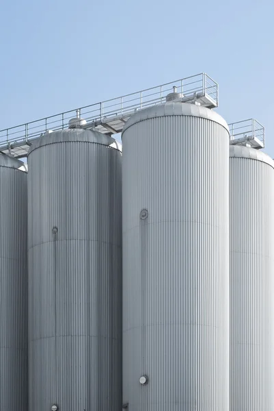 Industriële landbouw silo huisvesting graan — Stockfoto