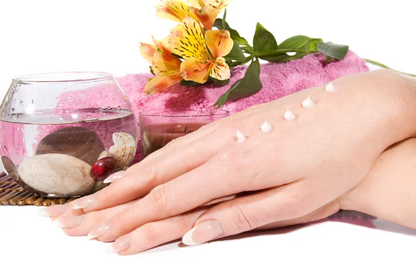 Mani di donna con crema — Foto Stock