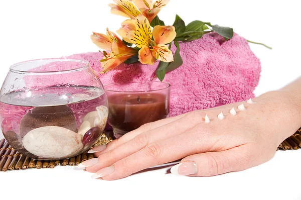 Ręka z manicure i krem — Zdjęcie stockowe