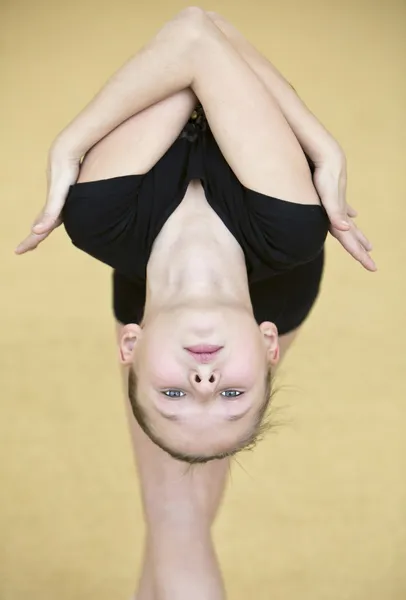 Jovem ginasta — Fotografia de Stock