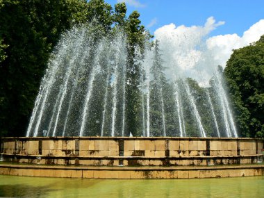 Gushing fountain clipart