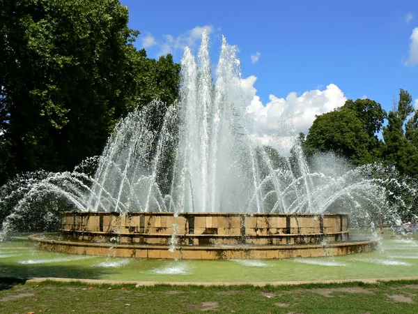 Tryskającą fontanną — Zdjęcie stockowe