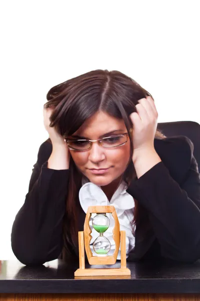 Mujer de negocios preocupada, el tiempo corre — Foto de Stock