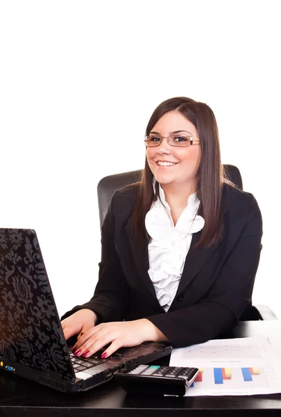 Mulher de negócios que trabalha com computador — Fotografia de Stock