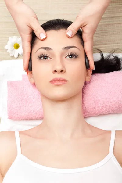 Massage av huvud — Stockfoto