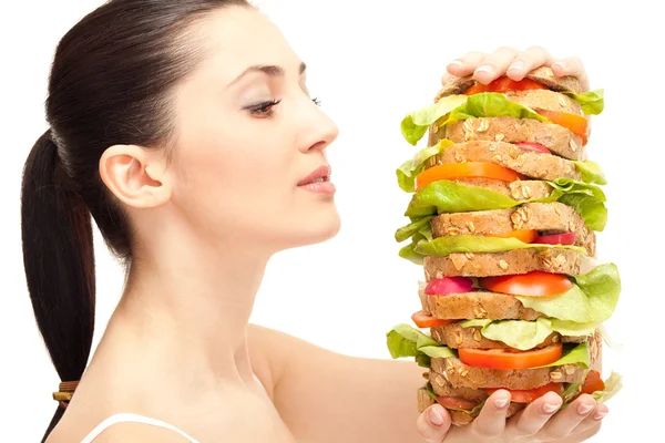 Honger vrouw op zoek enorme sandwich — Stockfoto