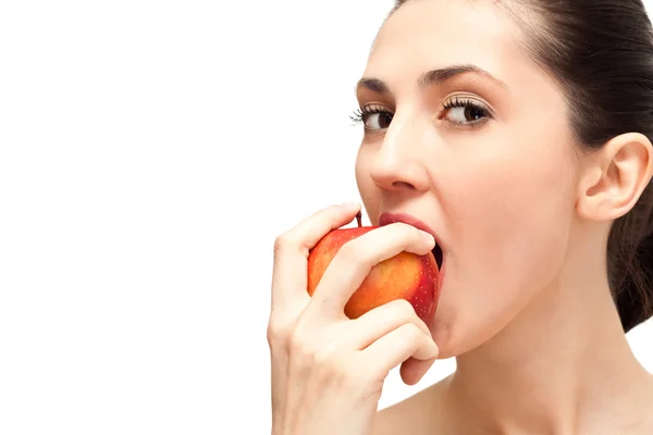 Dziewczyna gryzienie czerwone jabłko — Zdjęcie stockowe