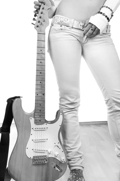 Dívka s kytarou — Stock fotografie