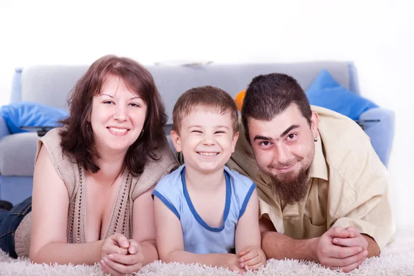 Glimlachende familie — Stockfoto