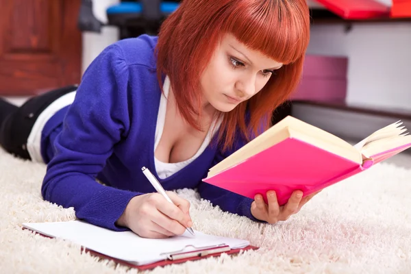 Concentrating student learning — Stock Photo, Image