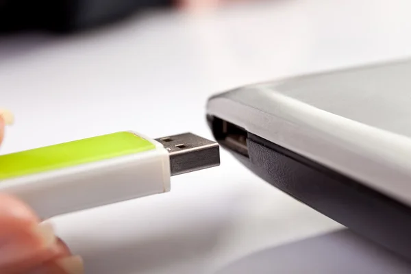 USB i laptop — Zdjęcie stockowe
