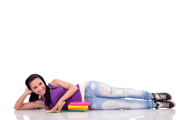 Schönes studentisches Mädchen mit Buch — Stockfoto
