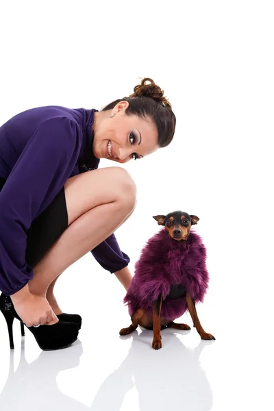 Atrakcyjna kobieta z psem moda — Zdjęcie stockowe