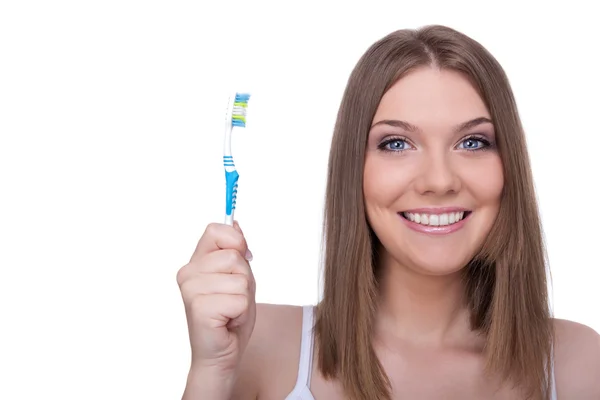 Улыбающаяся женщина с зубной щеткой — стоковое фото