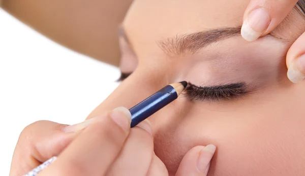 Make-up artist toepassing make up — Stockfoto