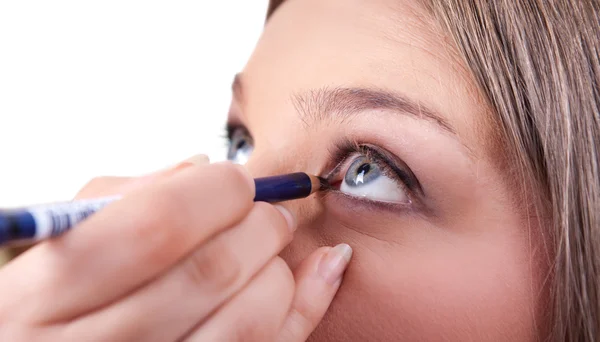Toepassing van make-up op de ogen — Stockfoto