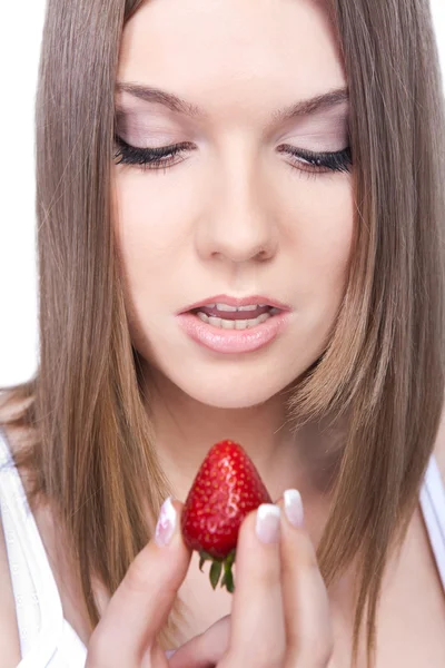 Femme sensuelle à la fraise — Photo