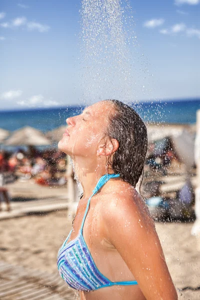 Sprcha na pláži — Stock fotografie