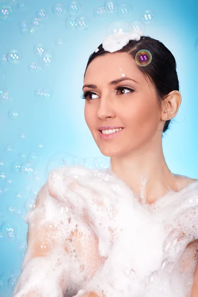 Mujer en baño de burbujas —  Fotos de Stock
