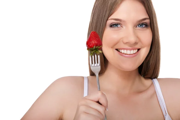 Usmívající se žena s jahodou — Stock fotografie
