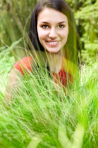 Girl in grass — Stock Photo, Image