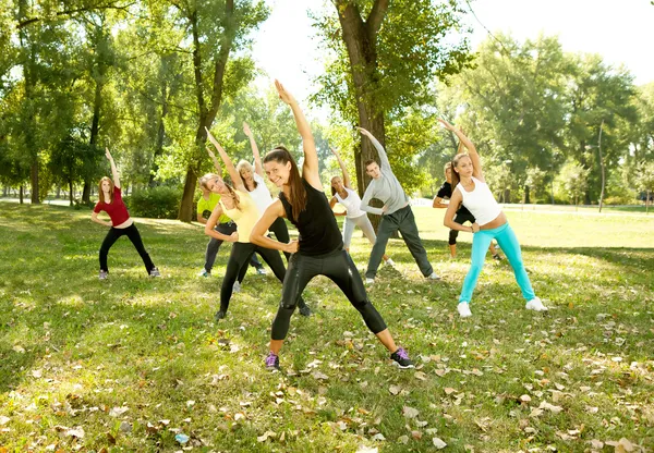 In the park stretching — Stock Photo, Image