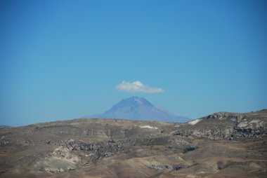 dağ ve bulut