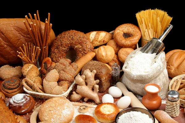 Urval av brödsorter och ingredienser — Stockfoto