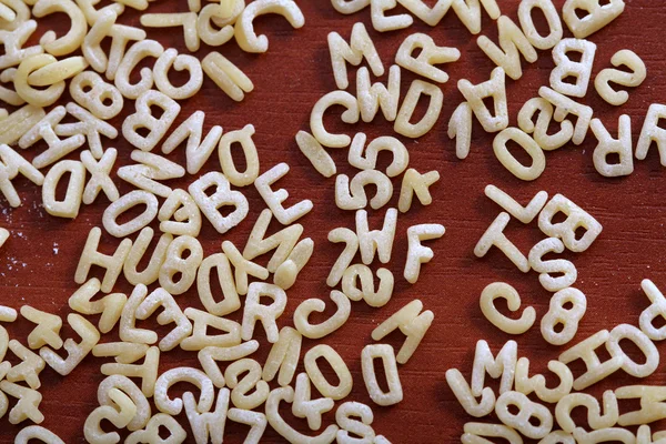 Eetbaar mini alfabet op tafel — Stockfoto