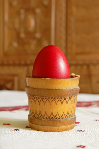 Kırmızı Paskalya yortusu yumurta — Stok fotoğraf