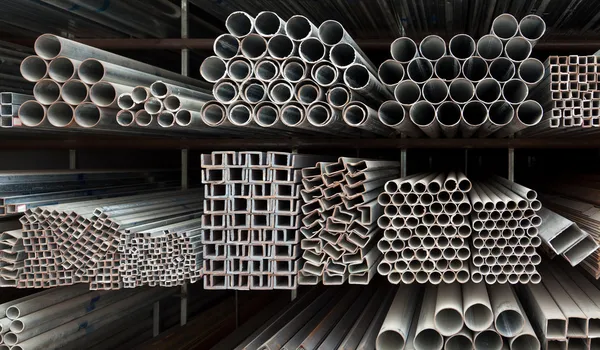 Pilha de tubo de metal — Fotografia de Stock
