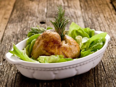 yeşil salata-coscia di pollo e insalata ile tavuk budu