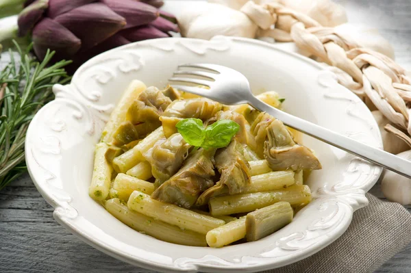 Pasta with artichoke — Stock Photo, Image