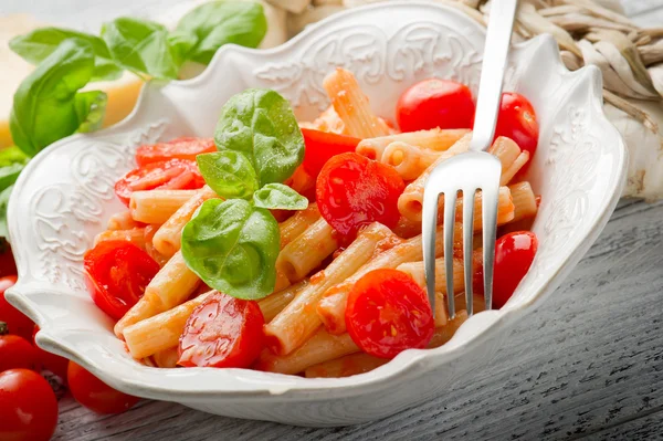 Makaron ze świeżych pomidorów — Zdjęcie stockowe