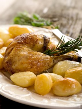 Chicken leg with potatoes-coscia di pollo e patate clipart