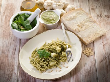 pesto trofie tipik bir Cenova tarifi-trofie al pesto