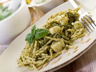 pesto trofie tipik bir Cenova tarifi-trofie al pesto