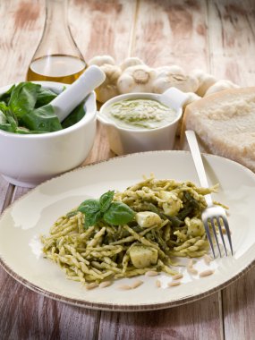 pesto trofie tipik bir Cenova tarifi-trofie al pesto