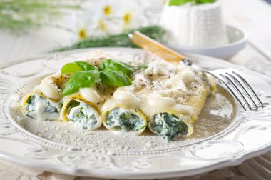 Cannelloni ricotta spinach clipart