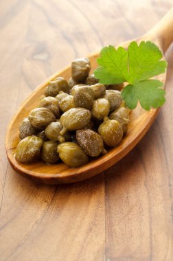 kaşık üzerine Kapari