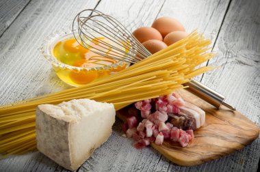 carbonara için ham maddeler