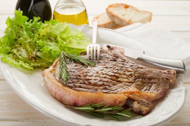 çanak üzerinde ızgara t.bone
