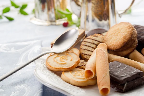 Varietà di biscotti sul tavolo del ristorante — Foto Stock