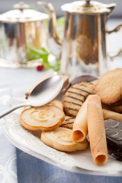 Variedade de biscoitos sobre mesa de restaurante — Fotografia de Stock