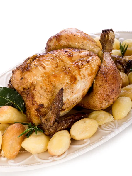 Kyckling med potatis-pollo arrosto e patate — Stockfoto